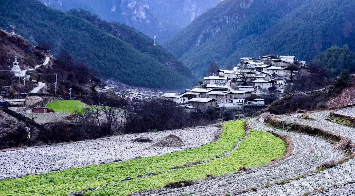 尼汝村实景图片