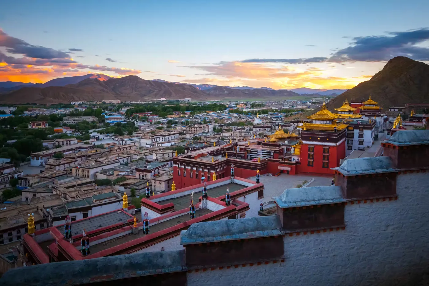 扎什伦布寺实景图片