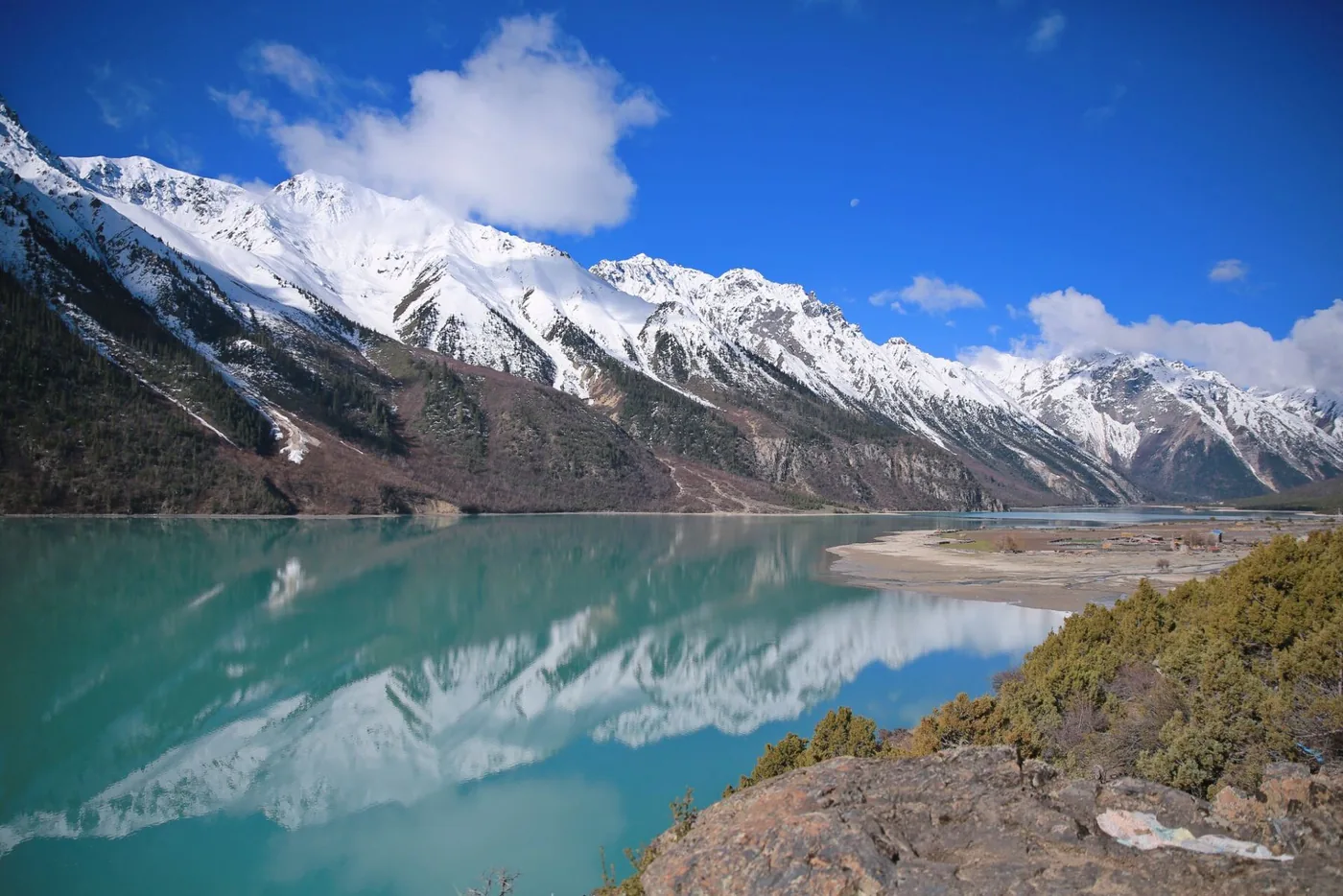 然乌湖风景图片