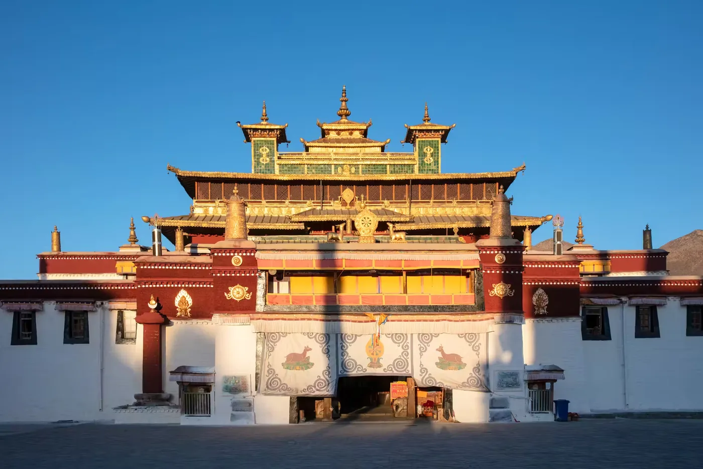 桑耶寺实景图片