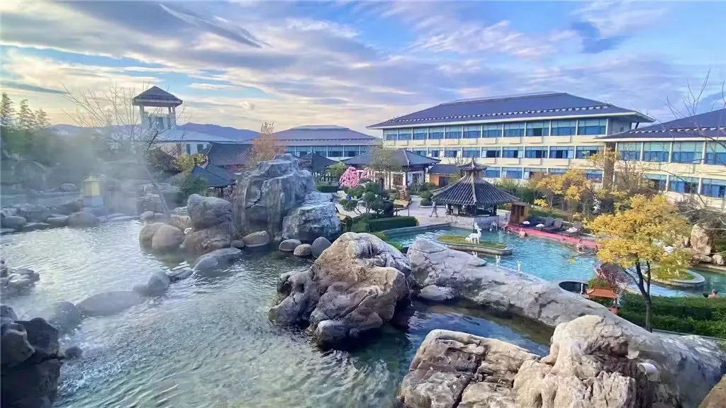 白鹿温泉实景图片