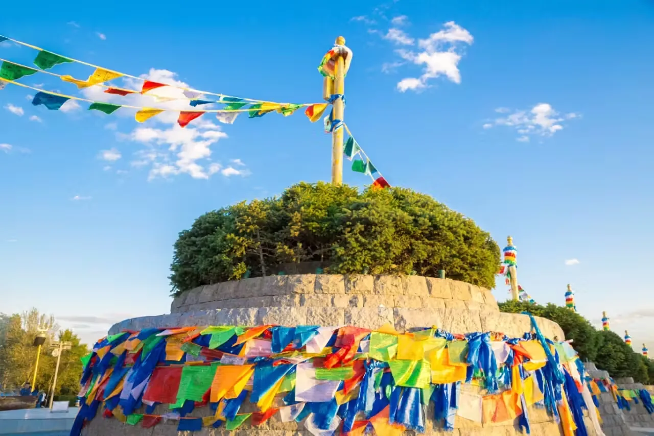 洪格尔岩画实景图片