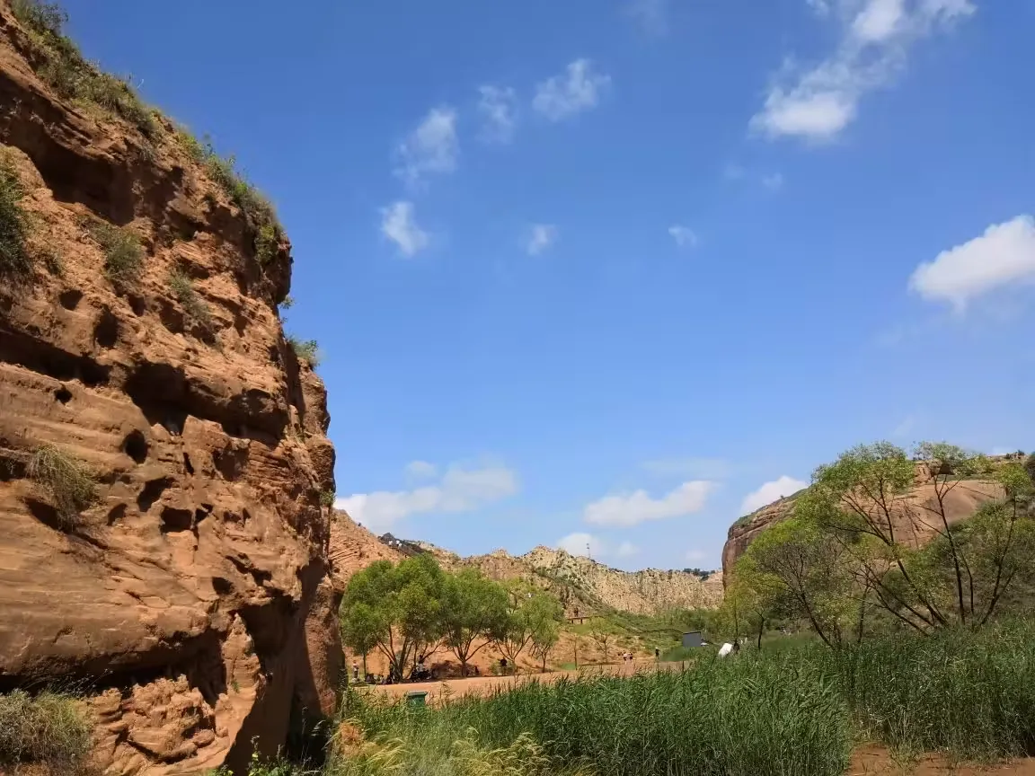 红石峡实景图片