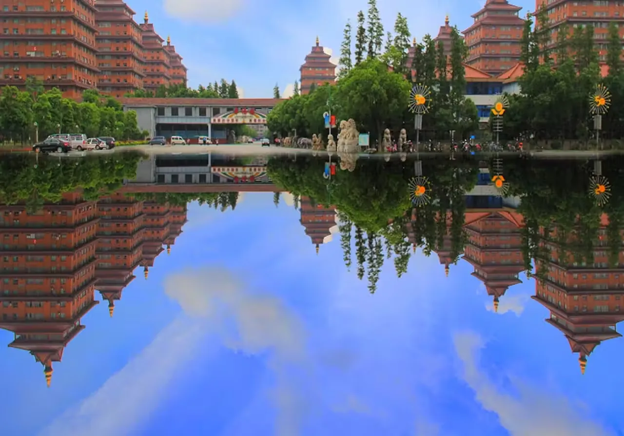 华西村