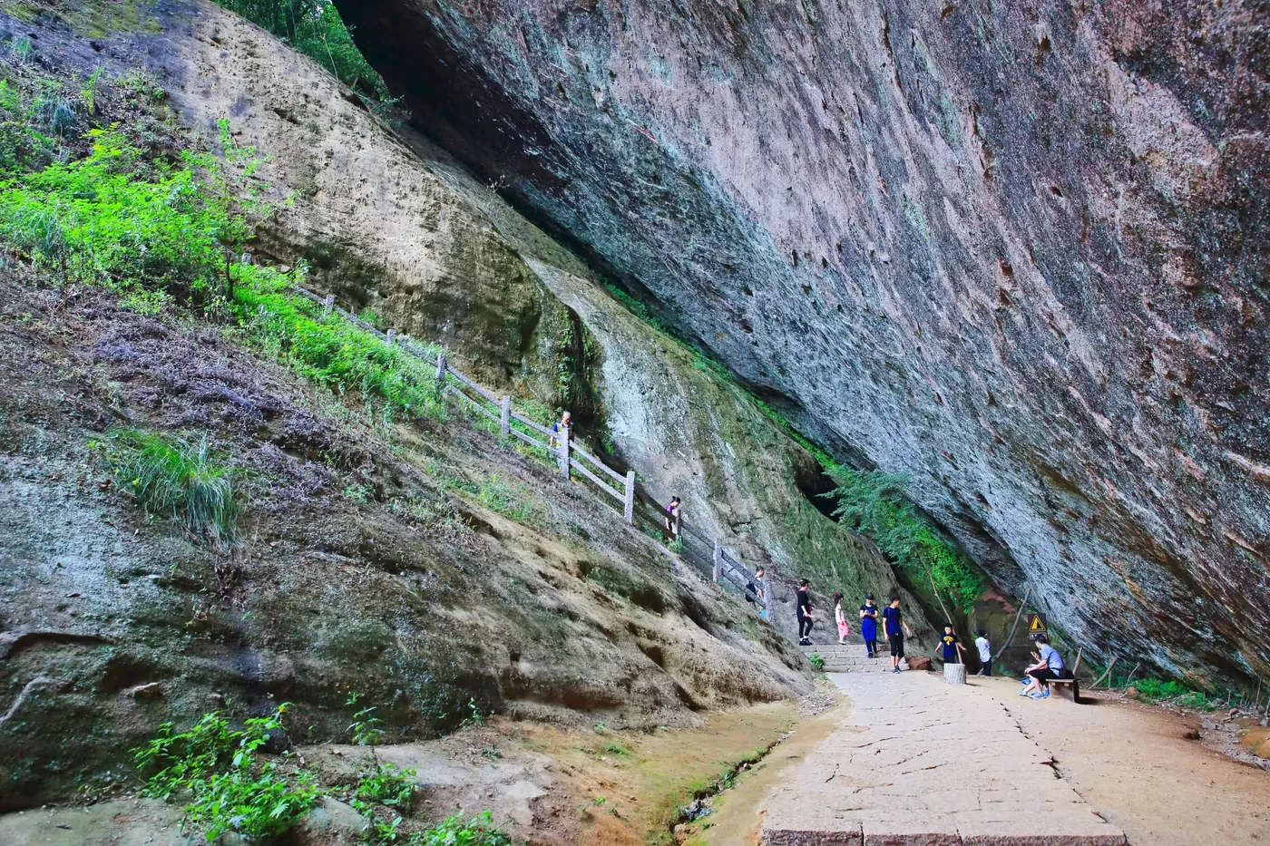虎啸岩实景图片