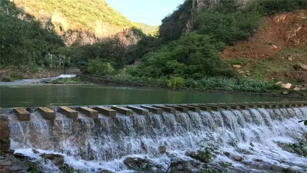 龙卧岩景区