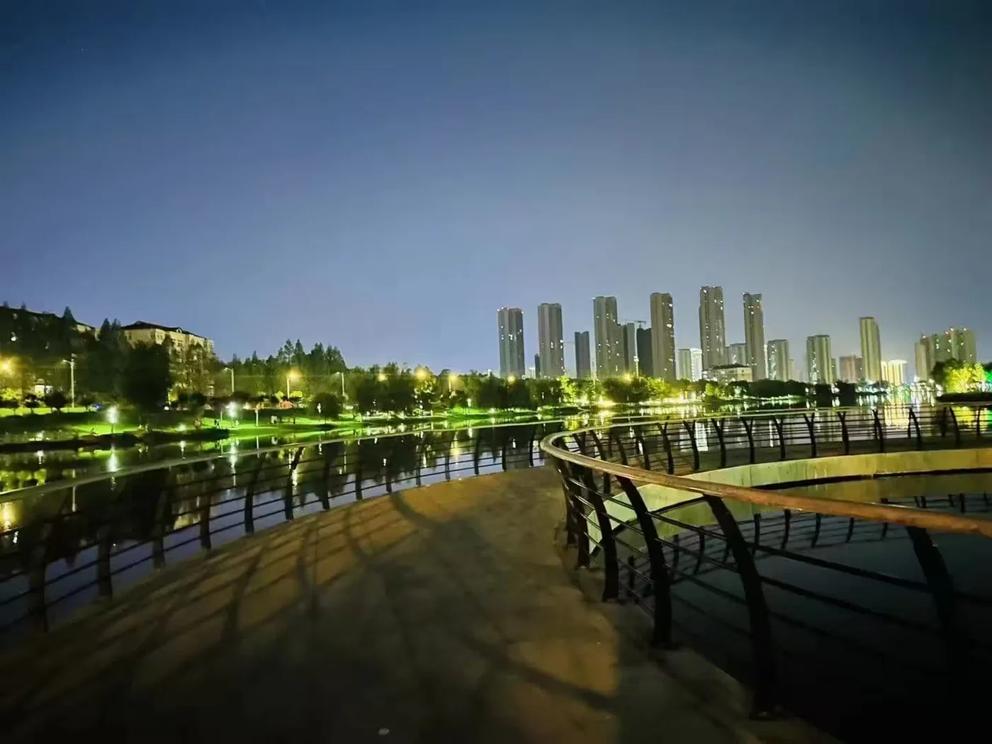 老澴河公园实景图片
