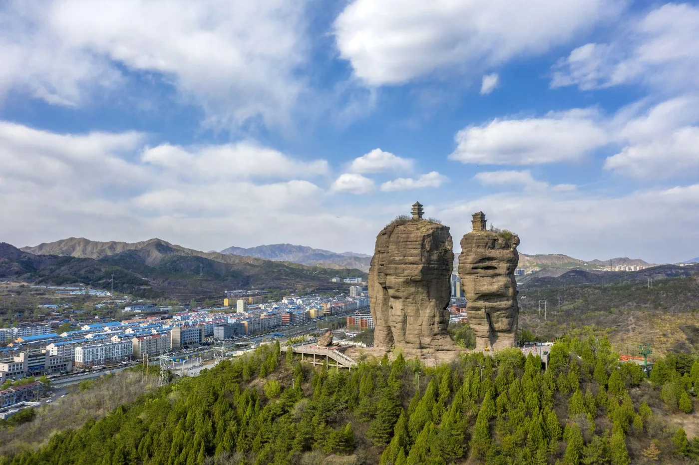 双塔山实景图片