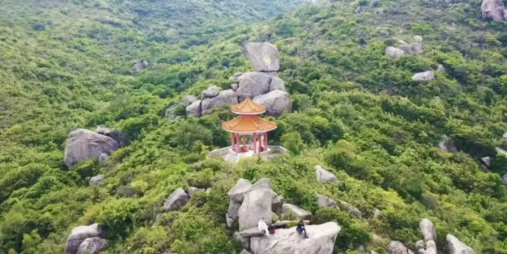 叠石岩