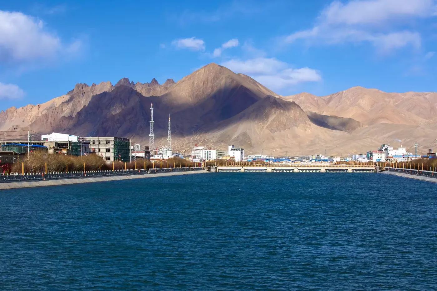狮泉河风景图片