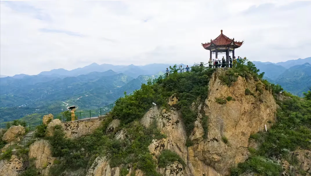 凤冠山风景图片