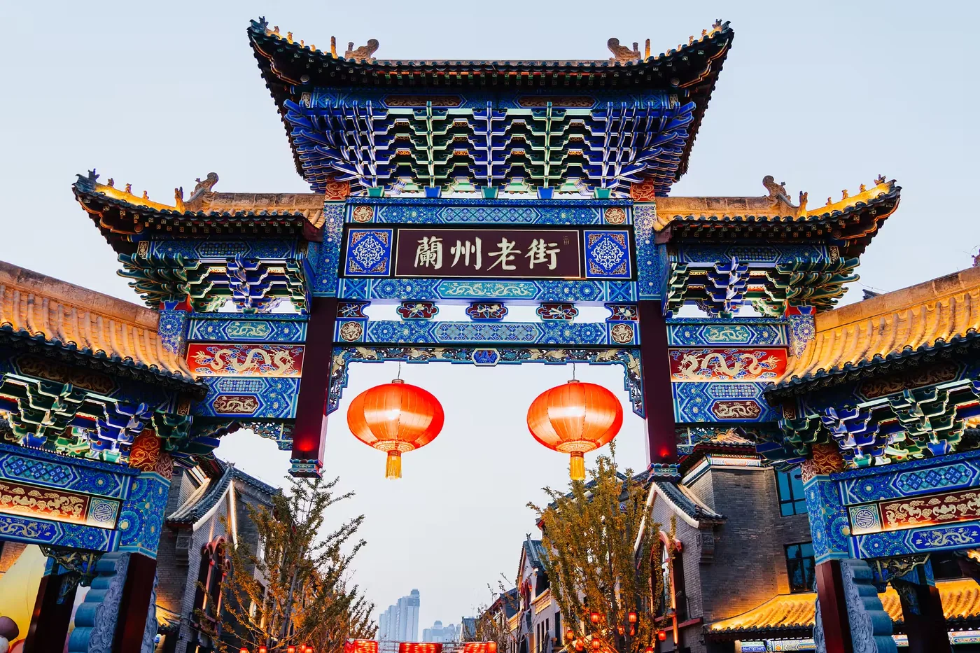 兰州老街适合晚饭后短逛,别让玩水后的孩子继续硬走