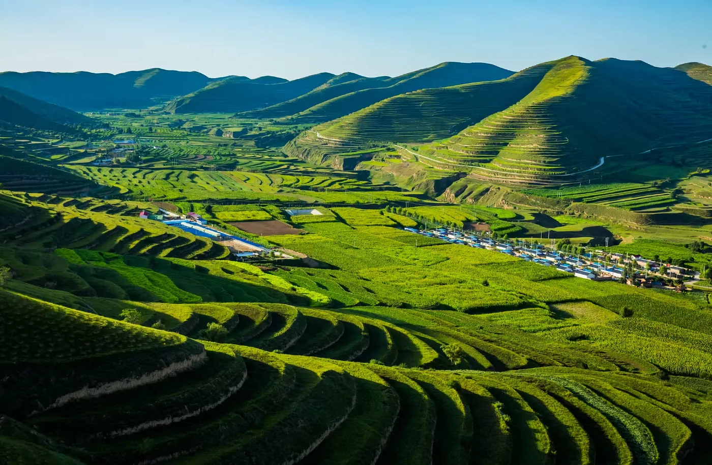 须弥山石窟风景图片