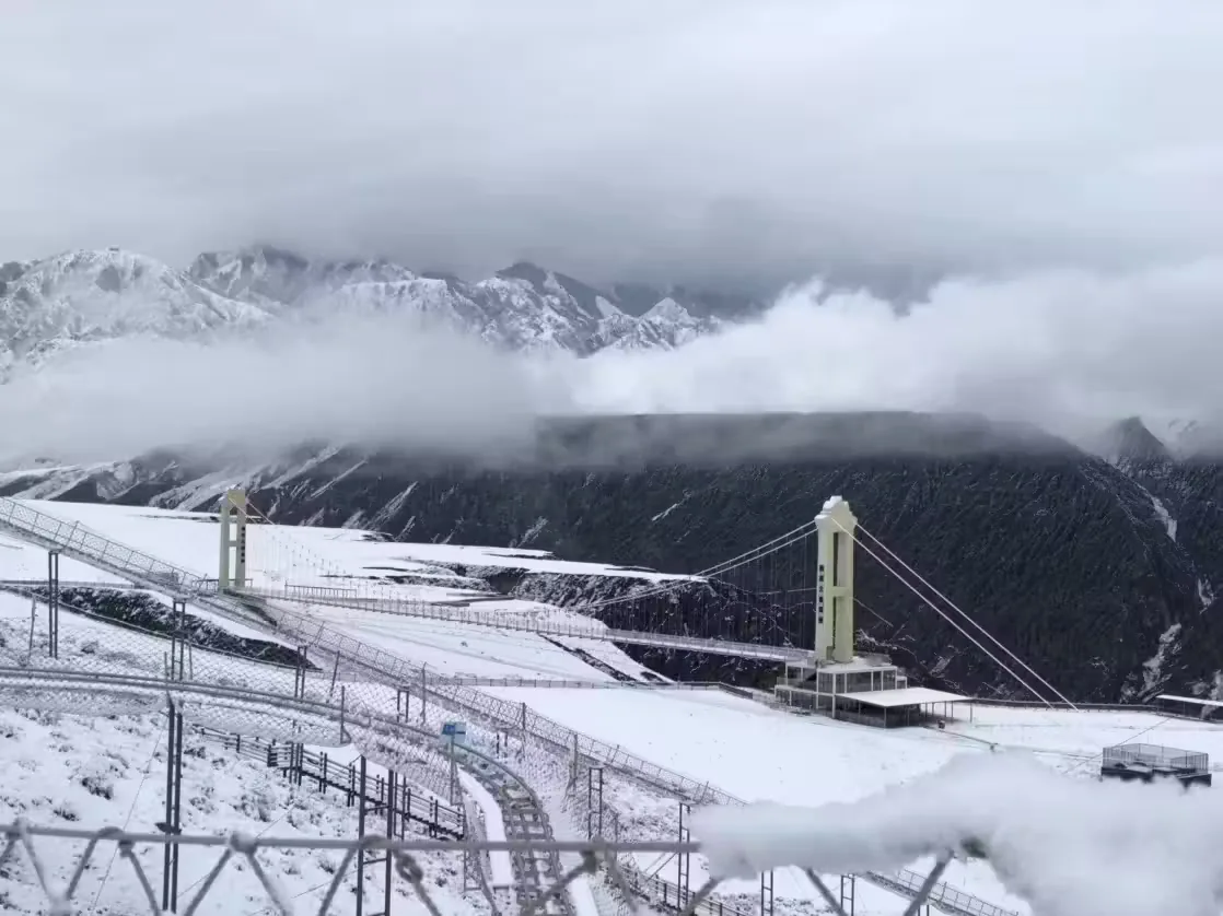 独山子大峡谷风景图片