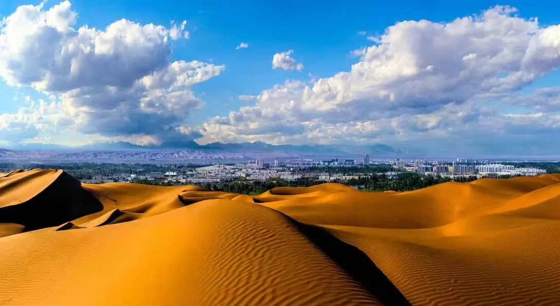 库木塔格沙漠风景图片