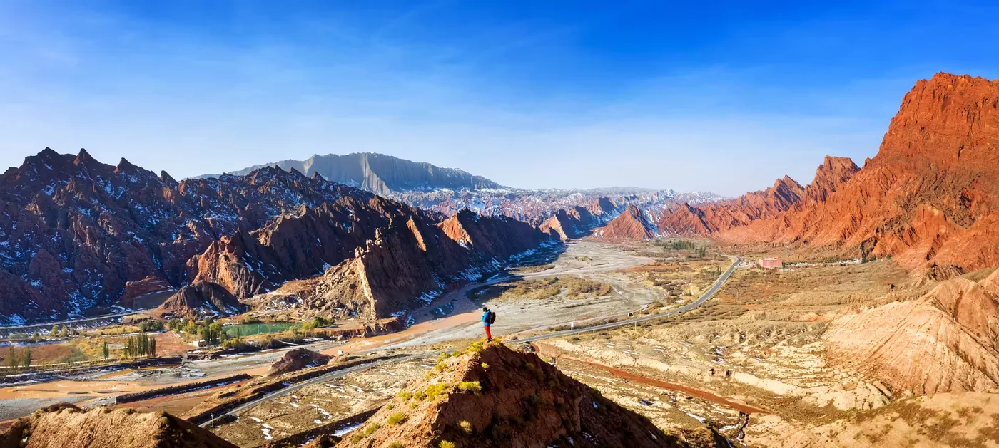 天山神秘大峡谷风景图片