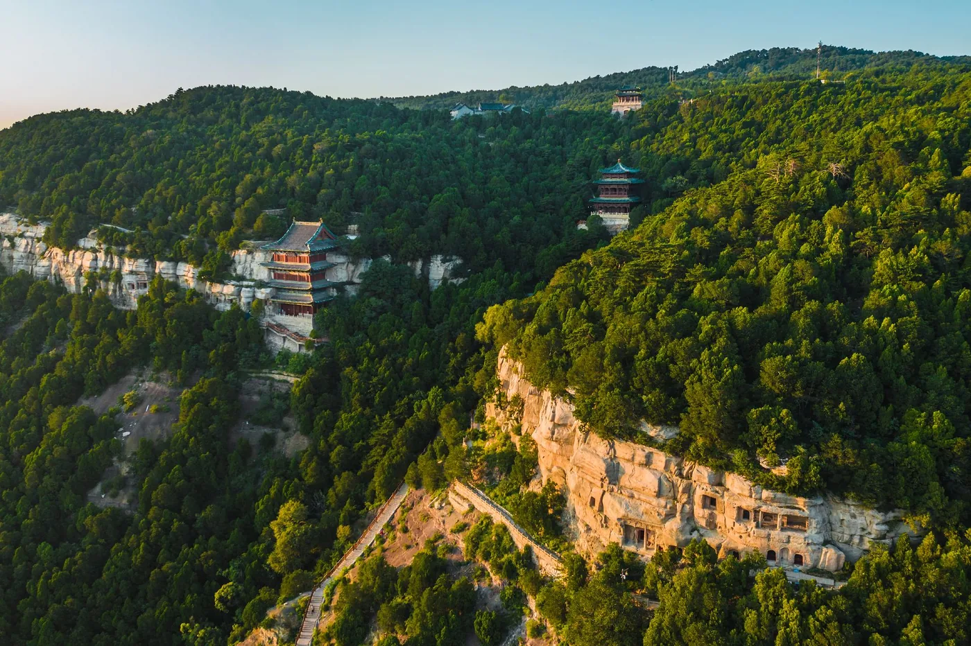 天龙山石窟实景图片