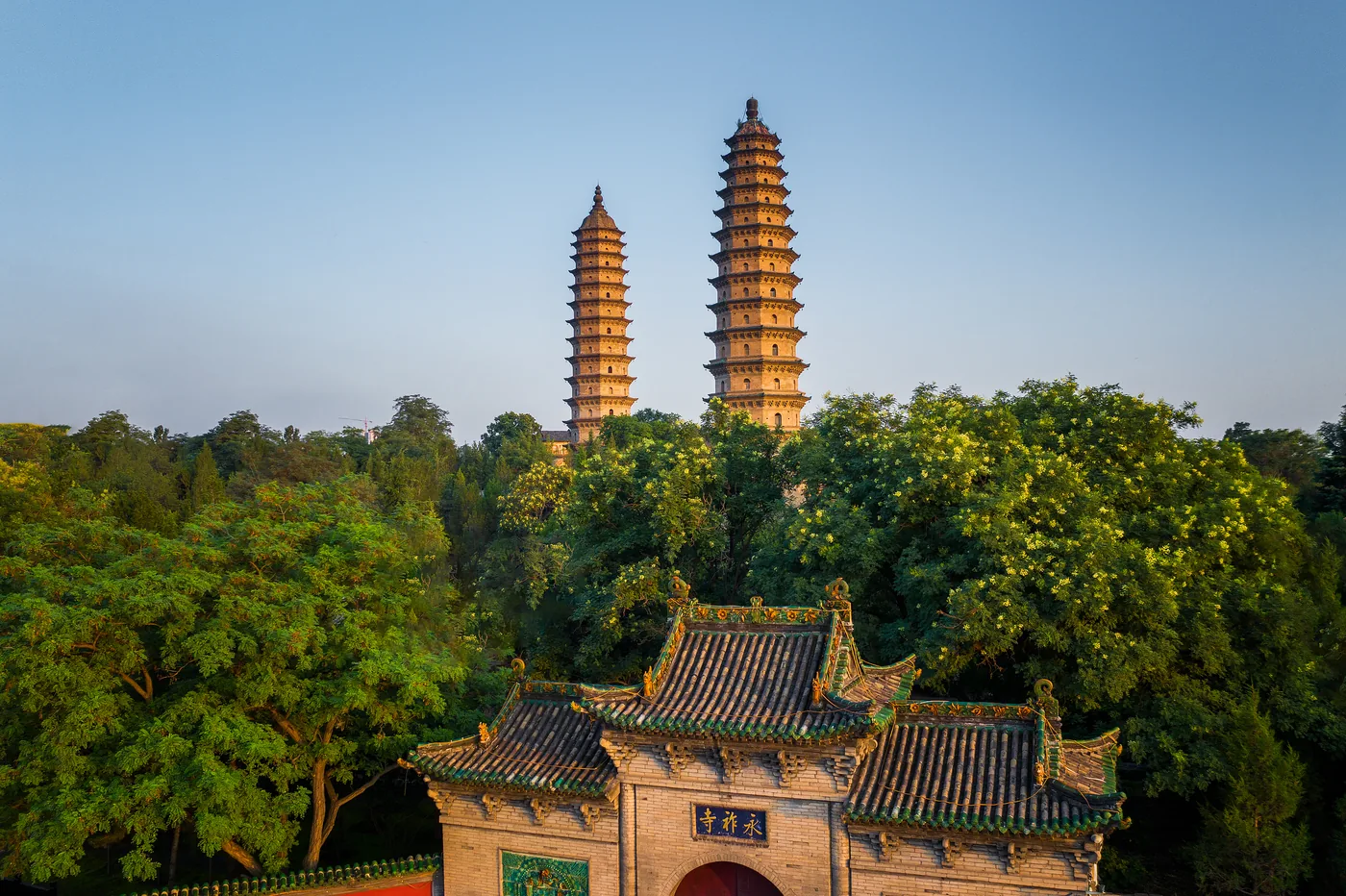 双塔寺实景图片
