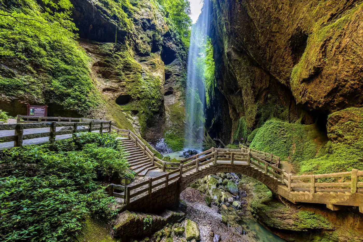武隆龙水峡地缝