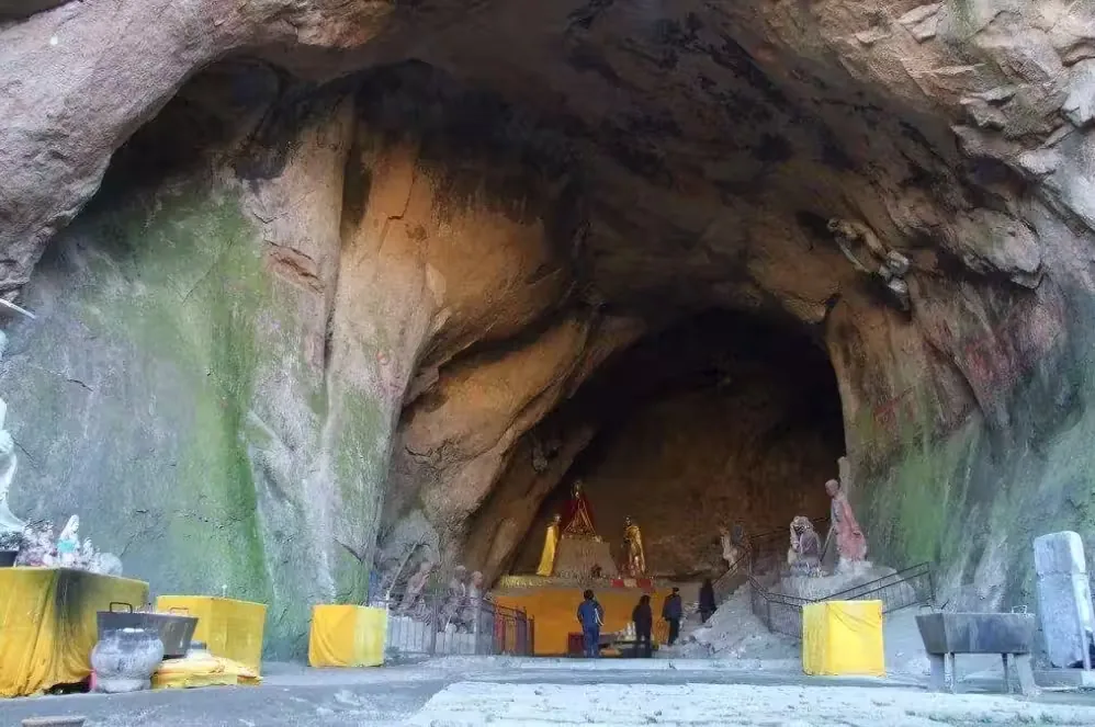 悬阳洞实景图片
