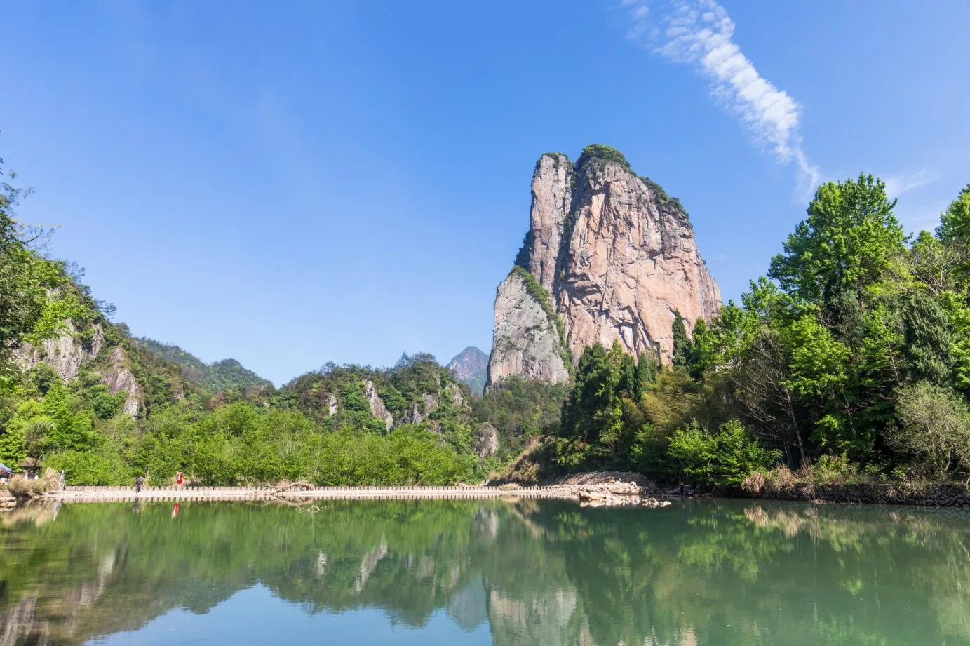 石桅岩实景图片