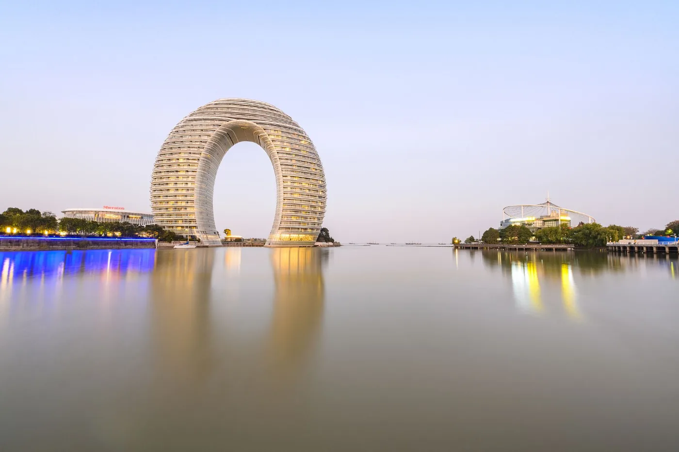 月亮广场实景图片