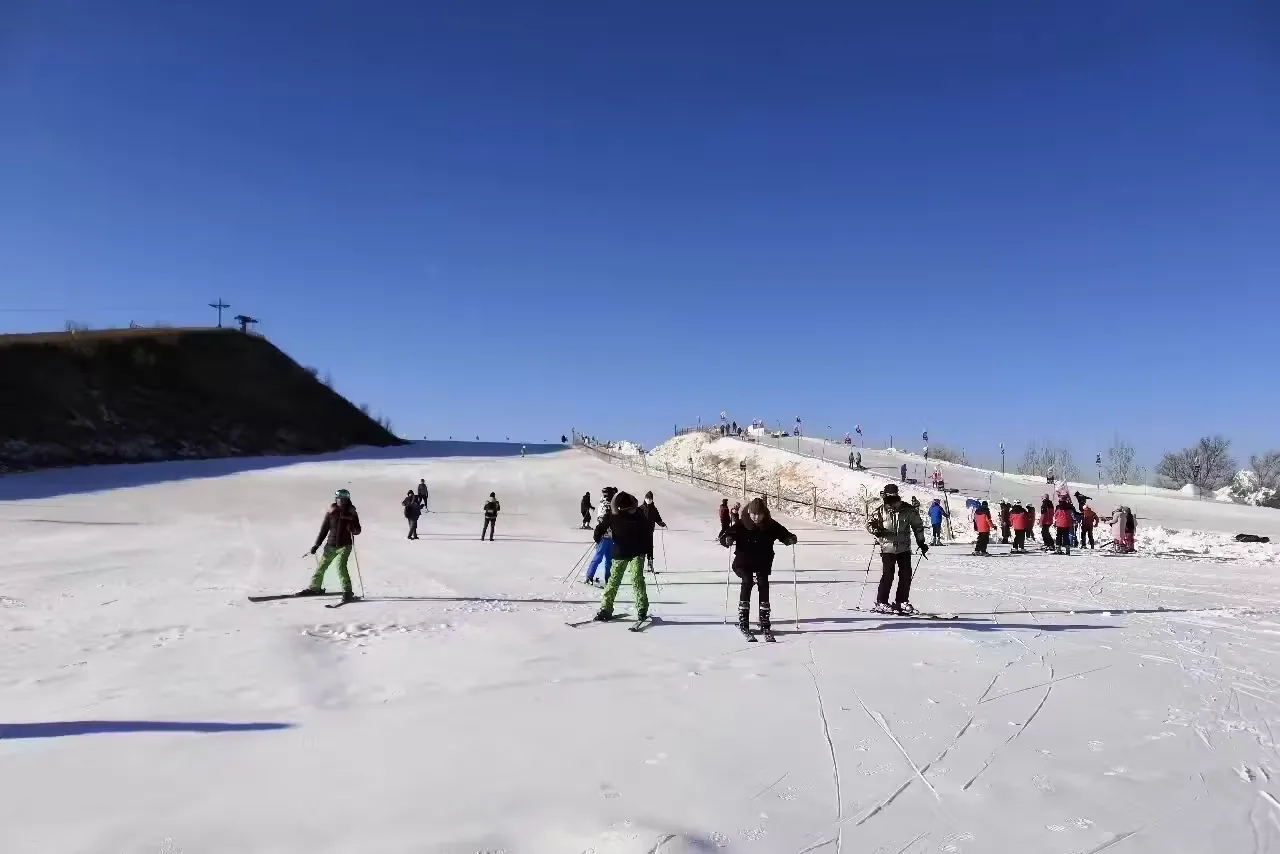 明月岛滑雪场
