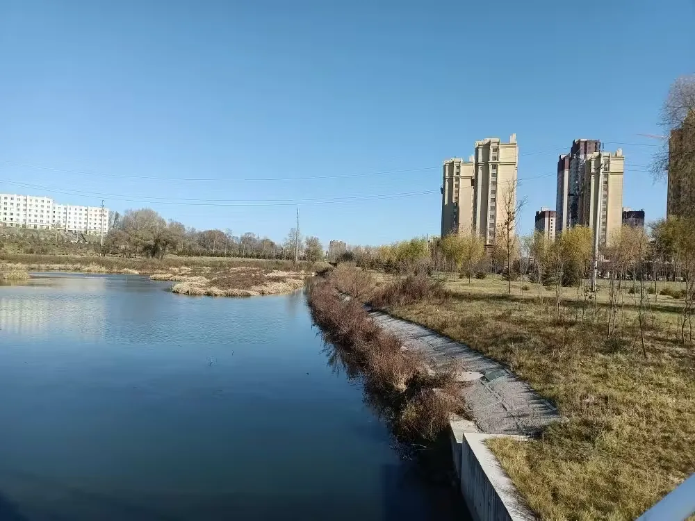 鹤岗市欣虹湖公园实景图片