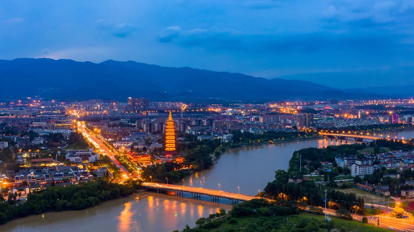 八咏楼实景图片