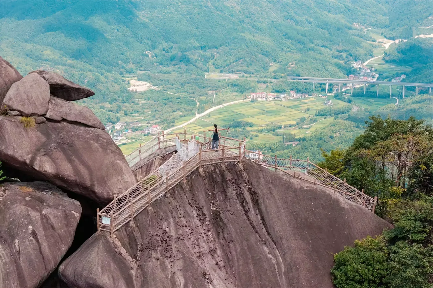 浮盖山实景图片
