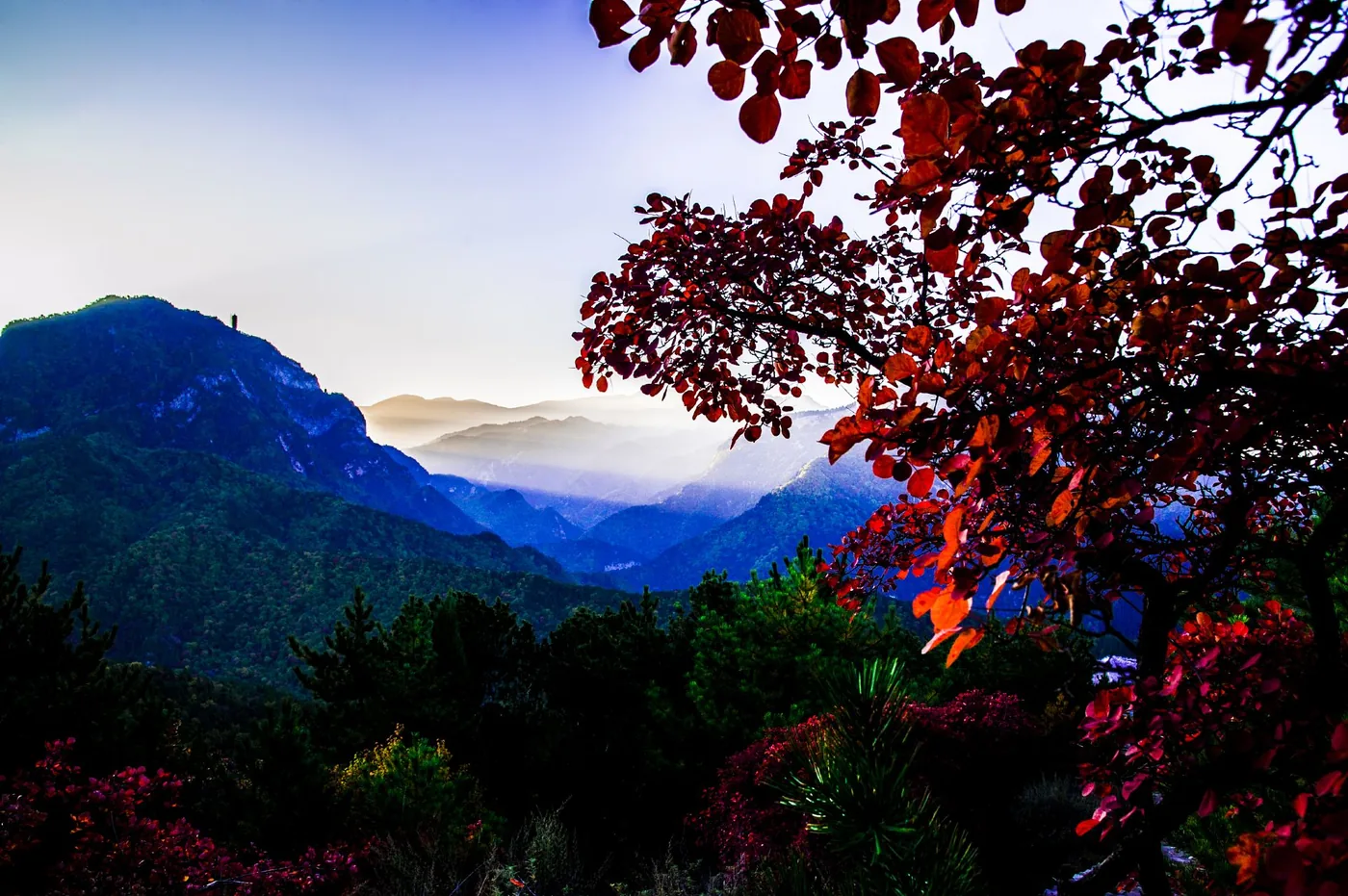 石膏山实景图片