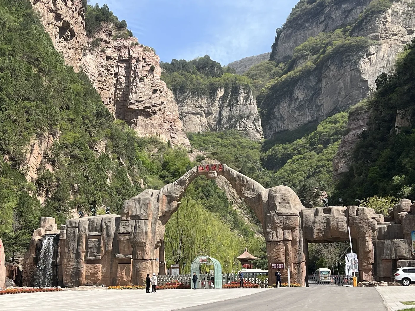红崖峡谷实景图片