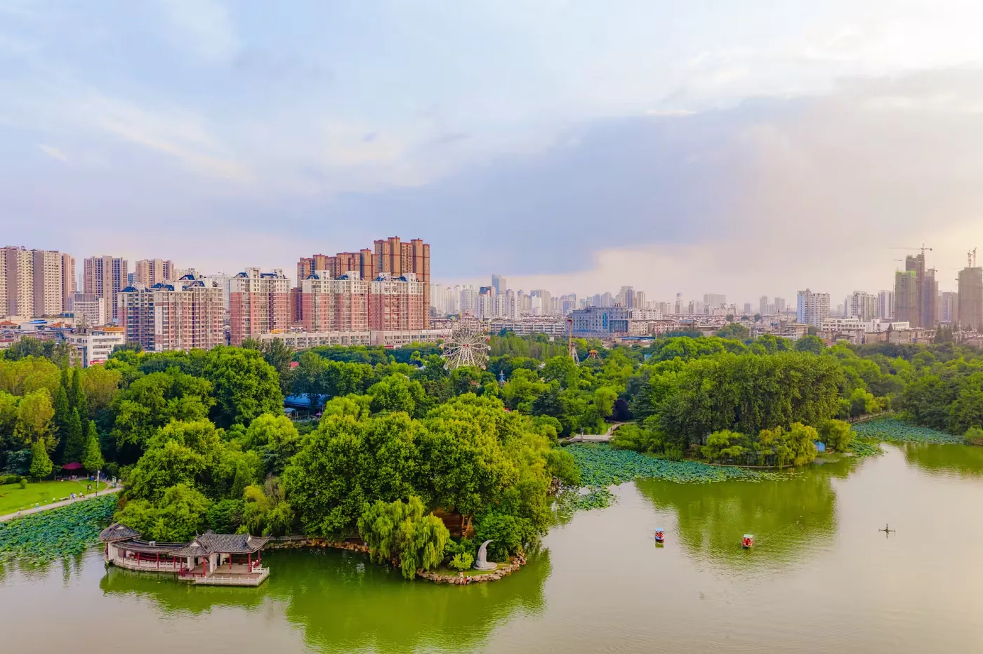 龙湖公园实景图片