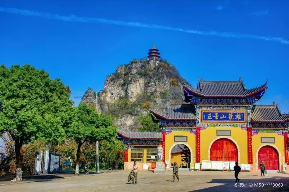 鸡笼山半月湖实景图片