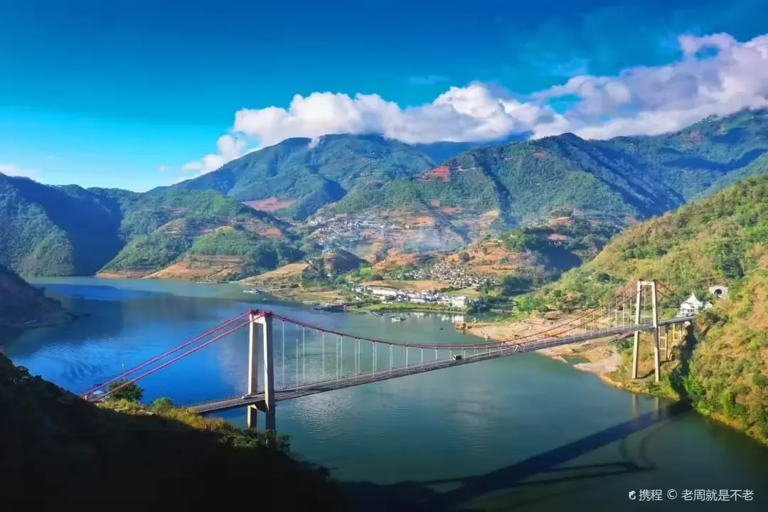 漫湾百里长湖实景图片