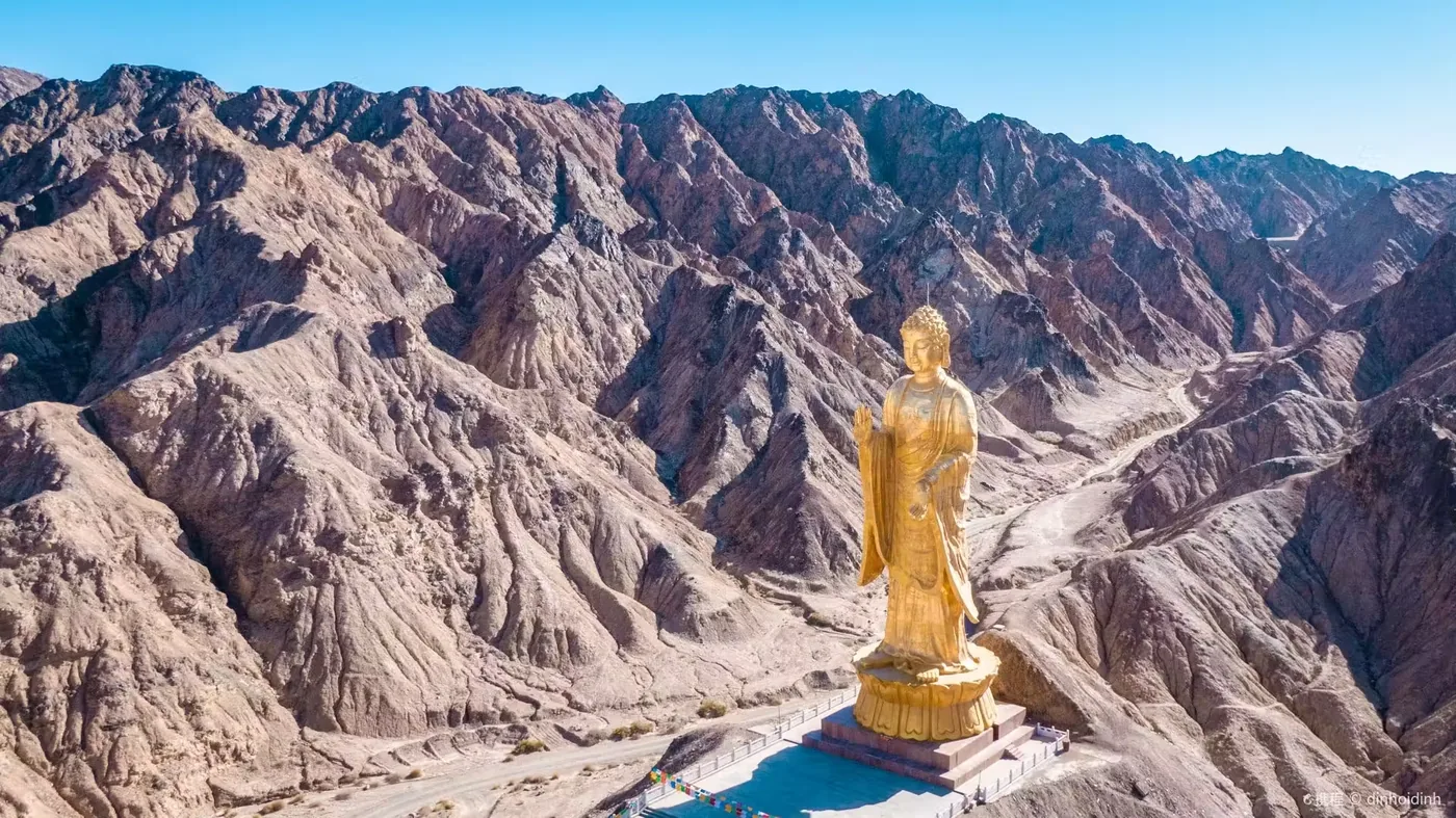 三危山实景图片