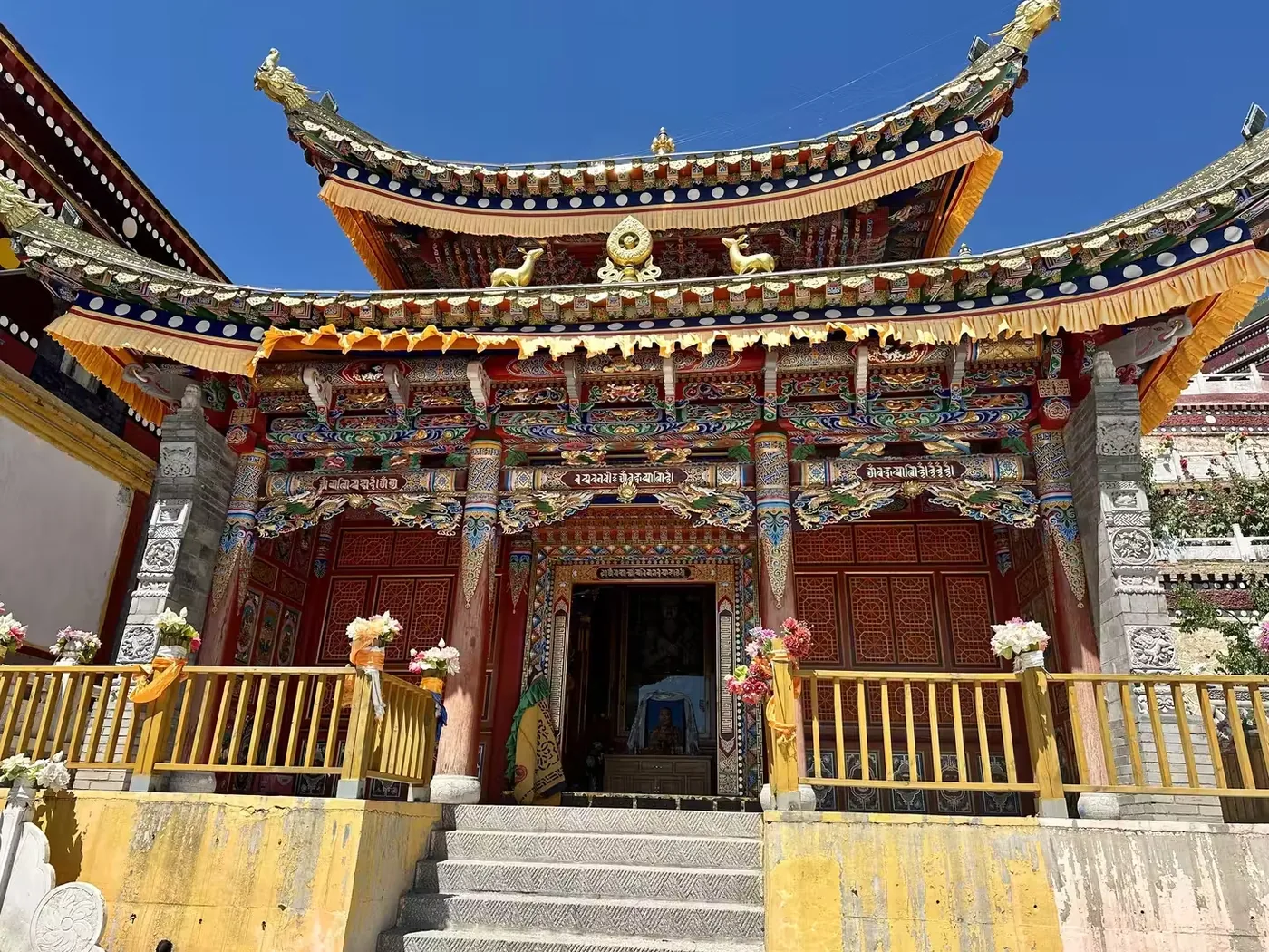夏琼寺实景图片