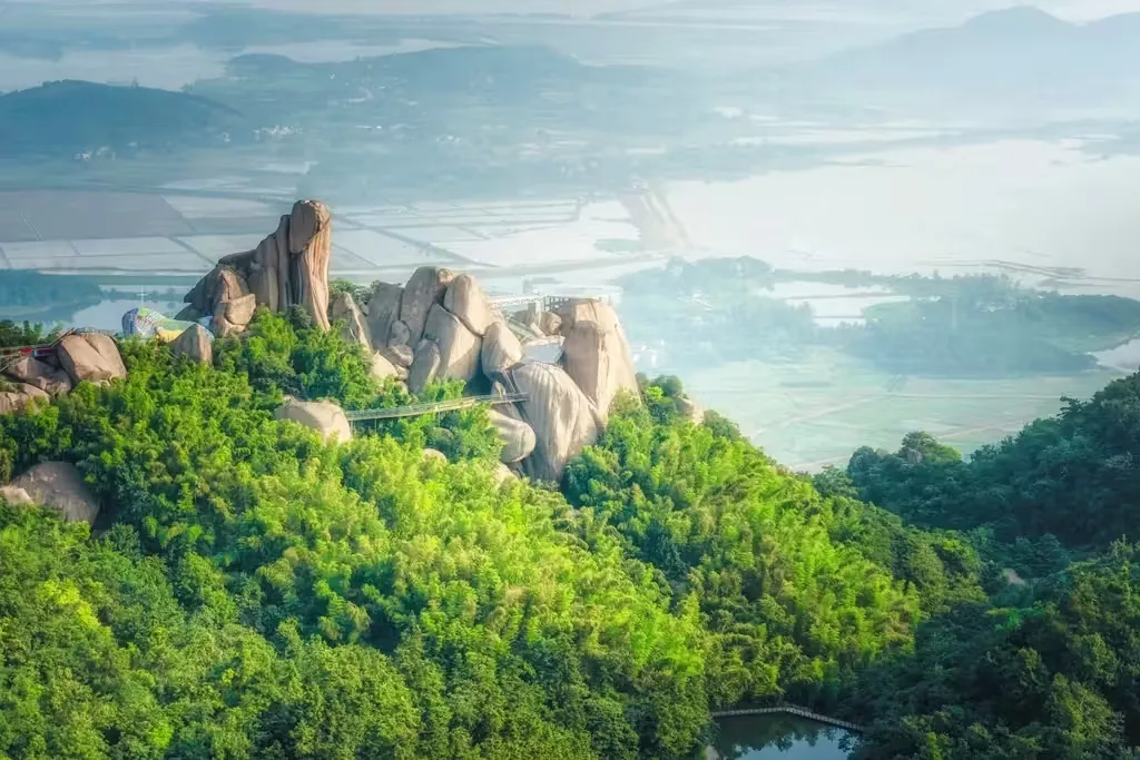 巨石山实景图片