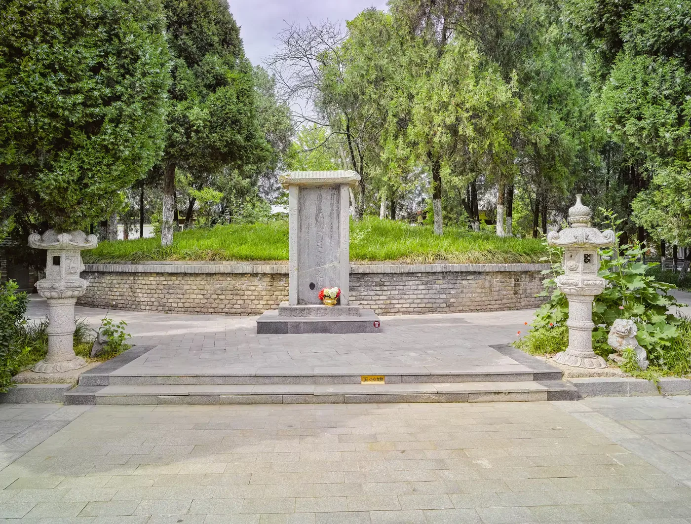 虞姬墓实景图片