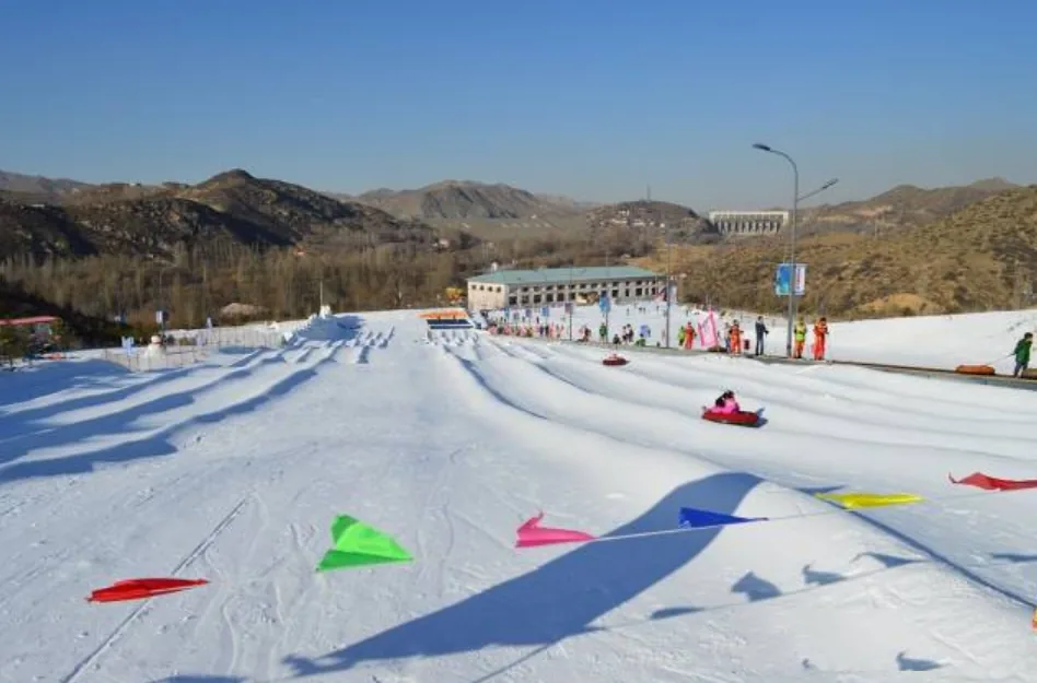 昆仑国际滑雪场实景图片