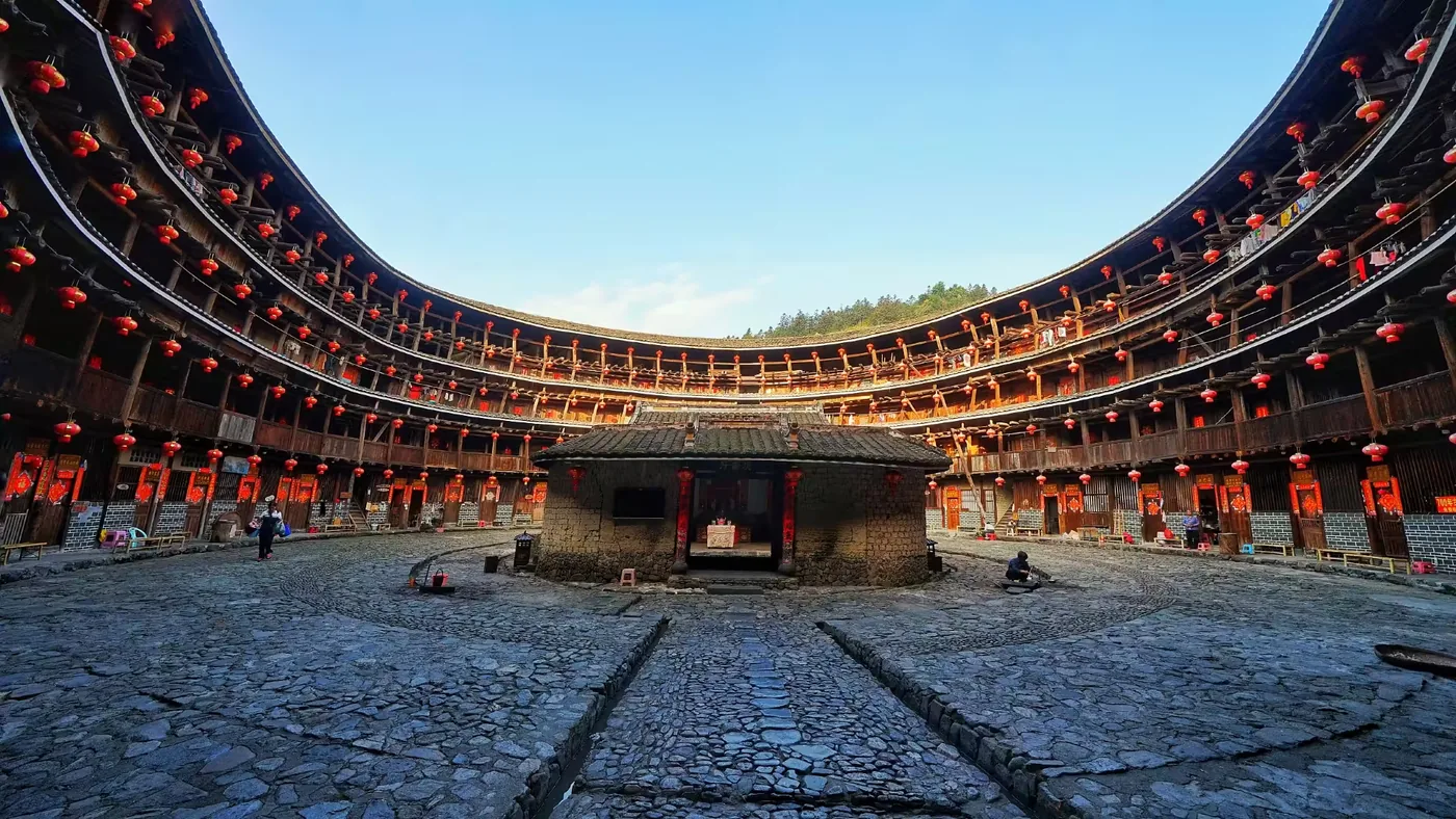 田螺坑土楼群实景图片
