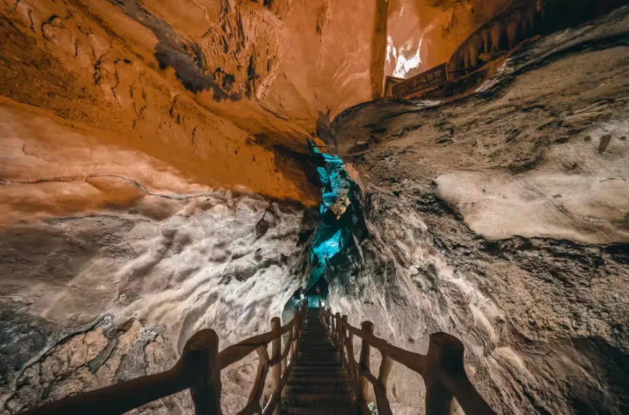 龙硿洞实景图片