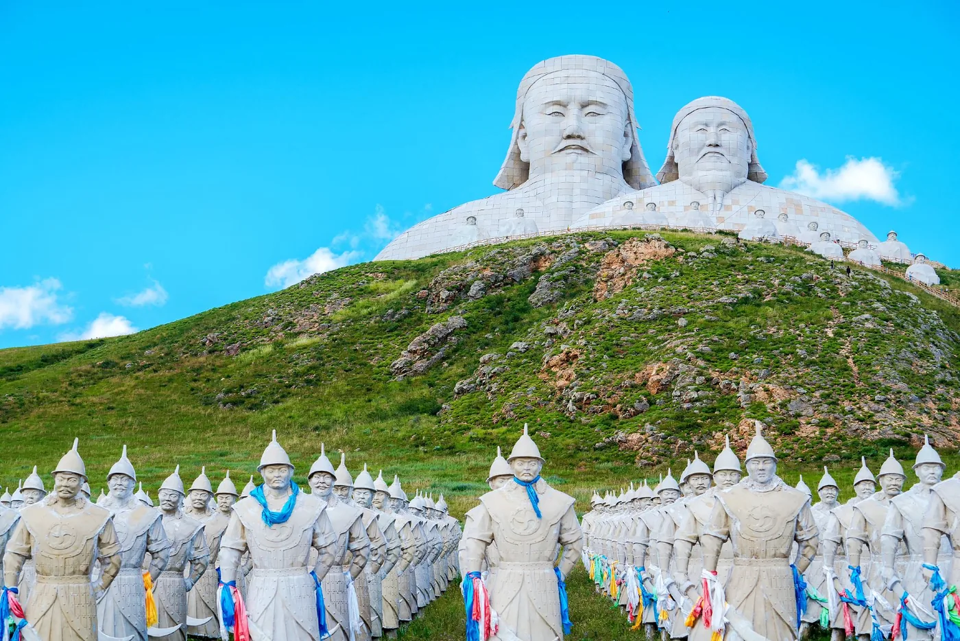 可汗山实景图片