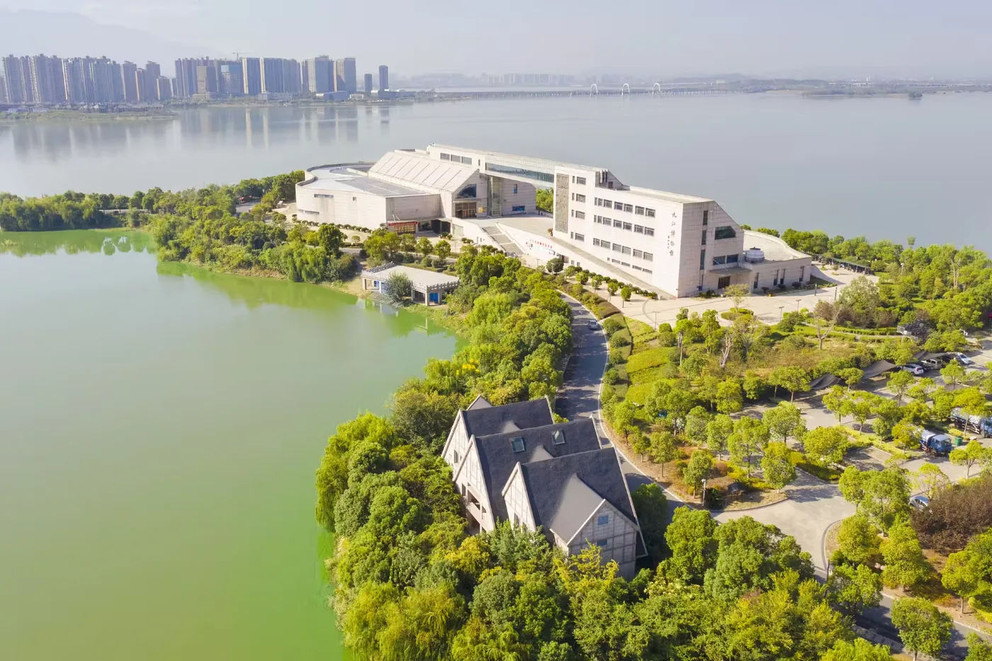 八里湖实景图片