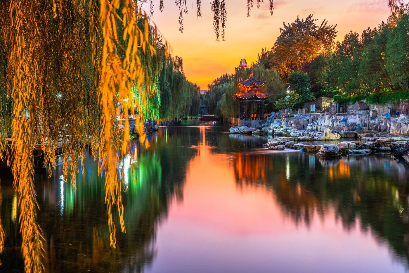 趵突泉风景图片