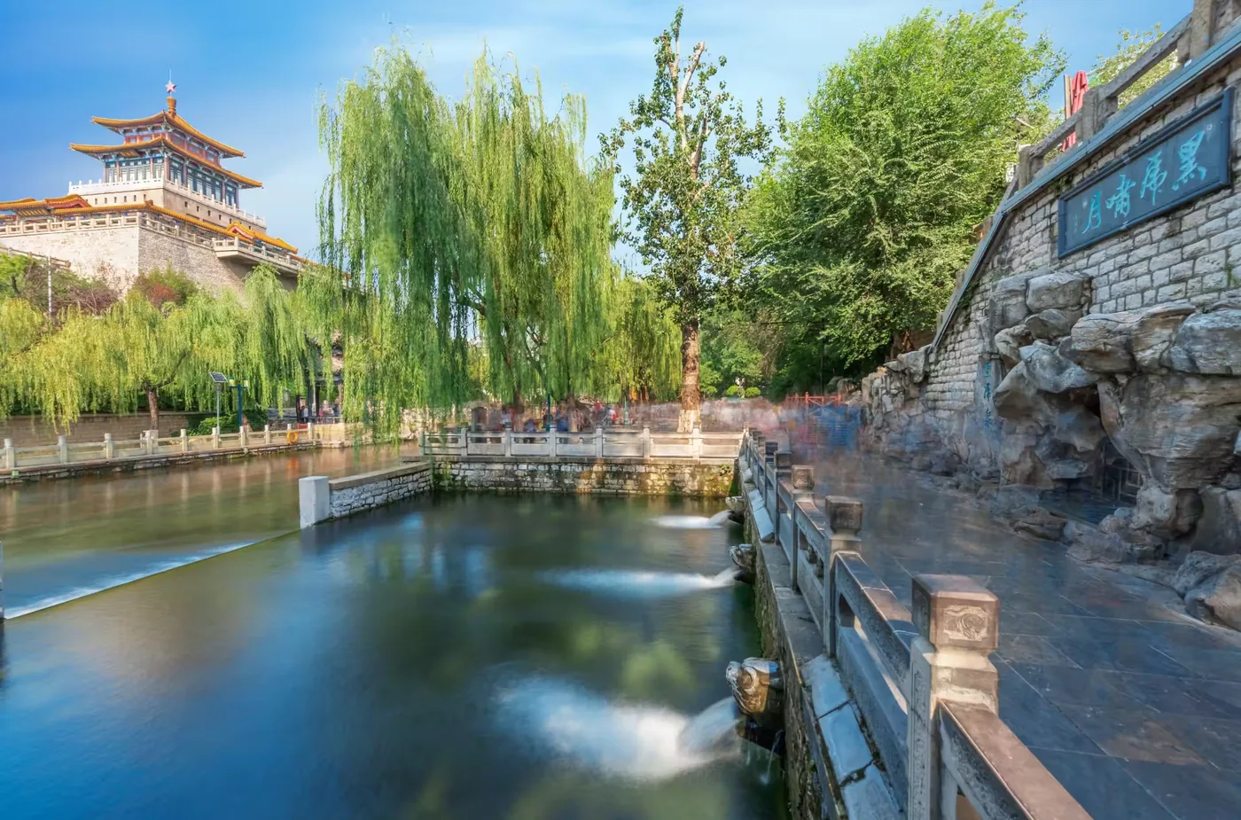 黑虎泉实景图片
