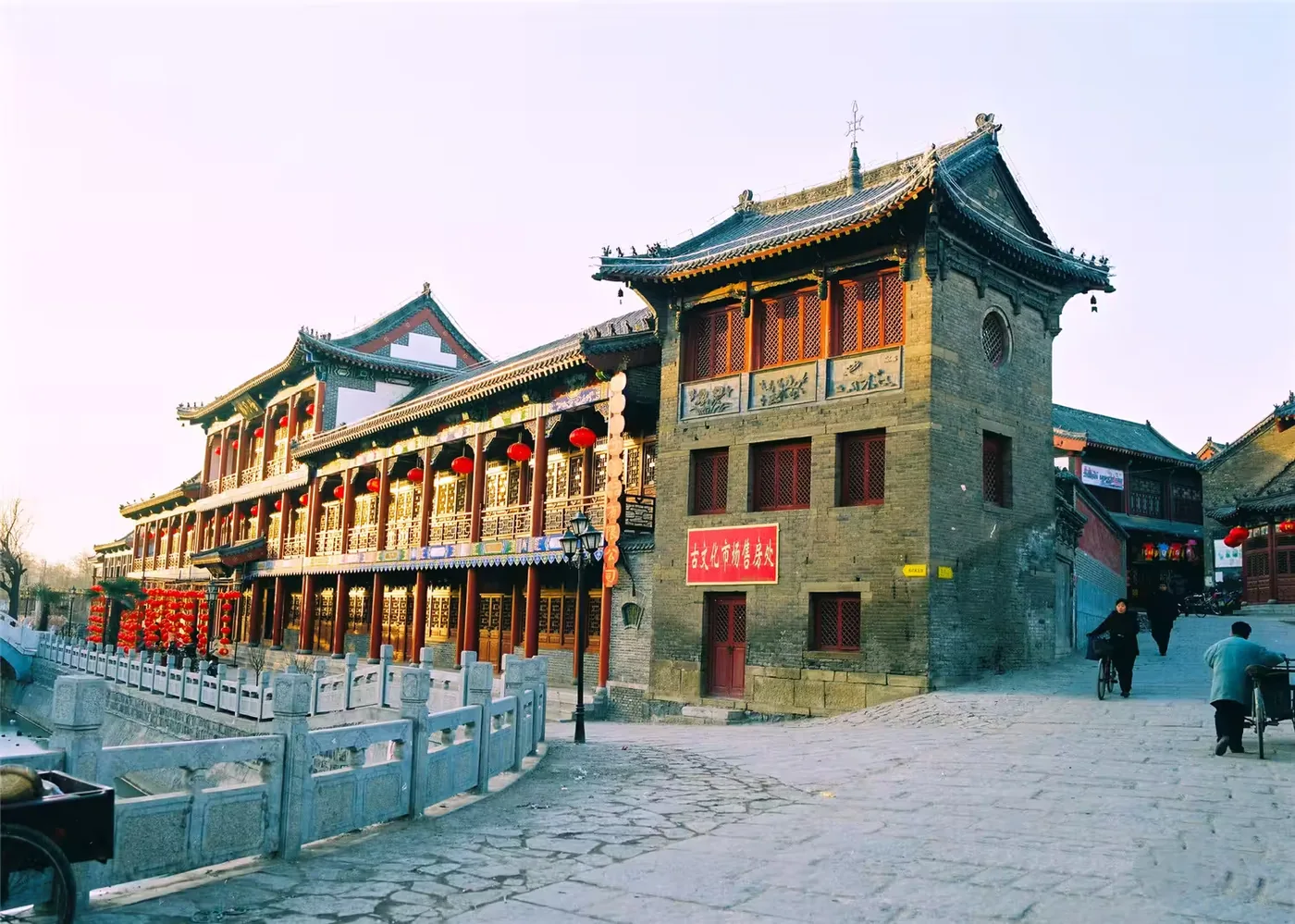 周村古商城上午走最稳,正午不要在石板路上磨太久