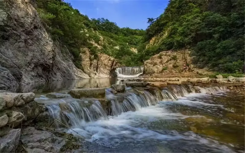 五莲山风景区实景图片
