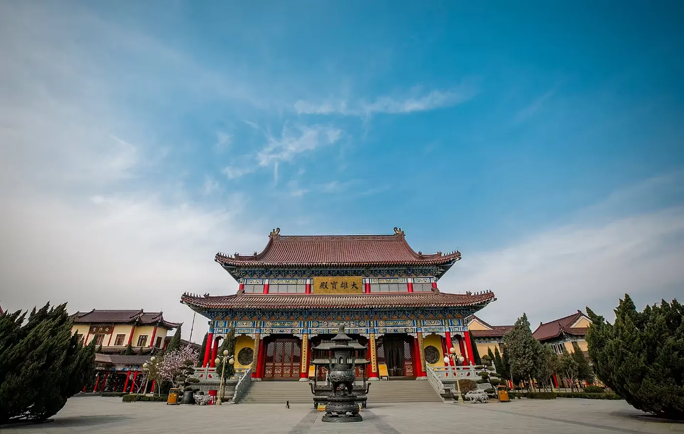 海岛金山寺实景图片