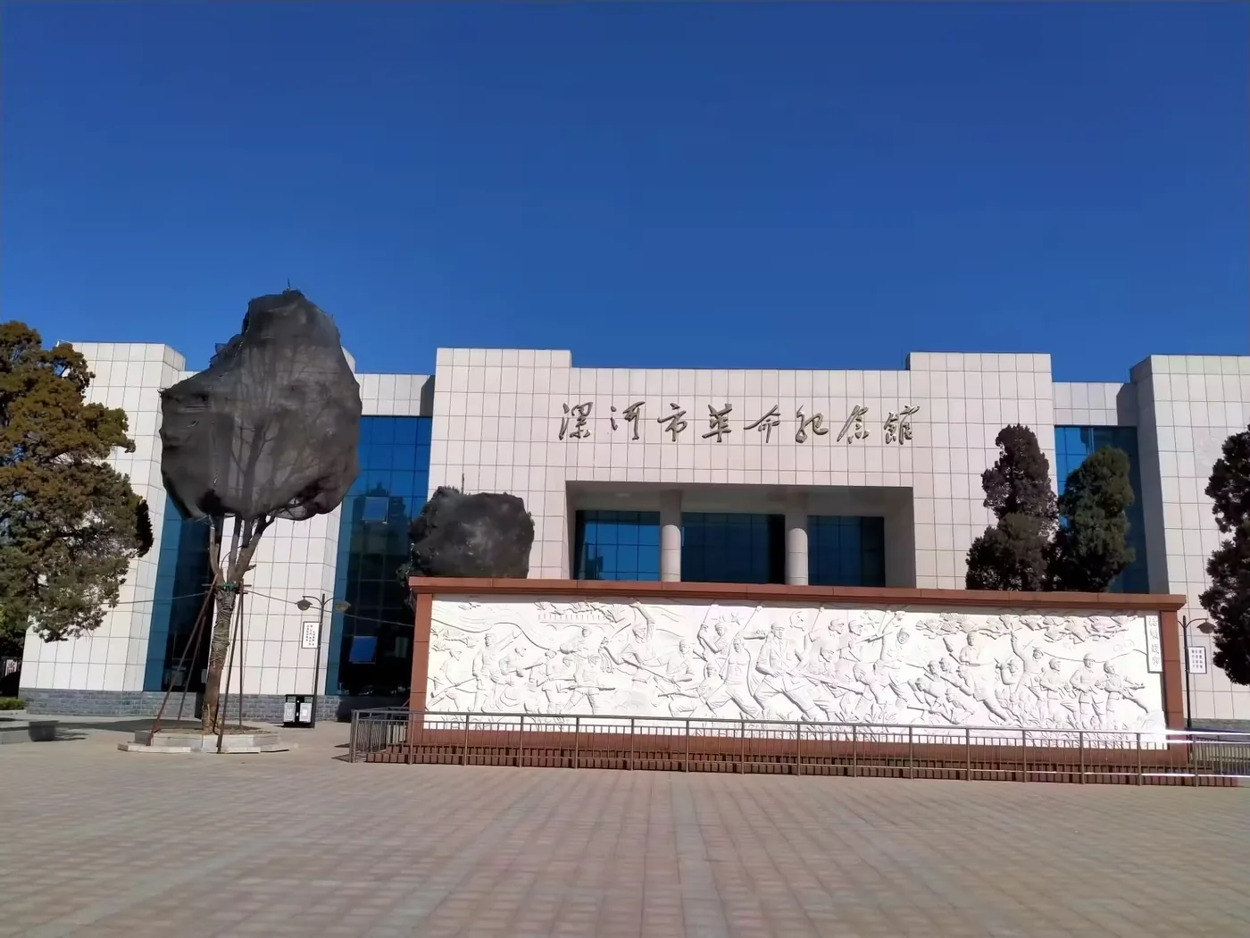 漯河市烈士陵园纪念碑实景图片